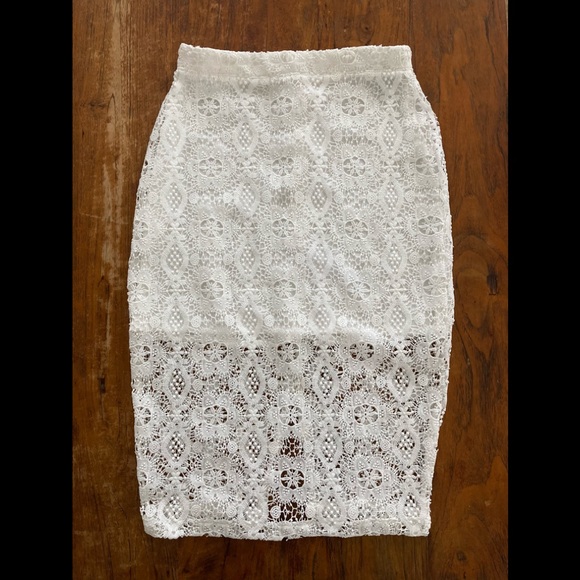 [LOVERS+ FRIENDS] Lace Crop Top & Skirt Set - Picture 13 of 15